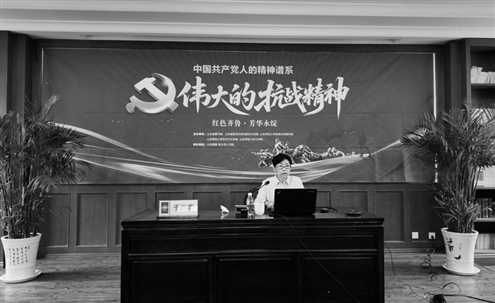 于岸青讲述抗战里的山东报纸 记者 王晓峰 隋东跃 摄